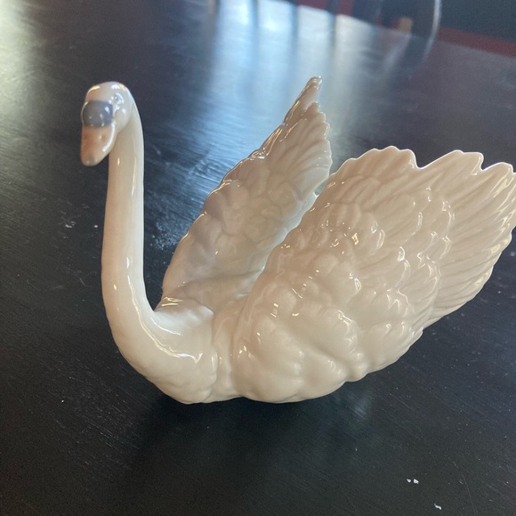 Lladró Porcelain White Swan Bird Figurine #6175 - Retired Collectible - Picture 1 of 4